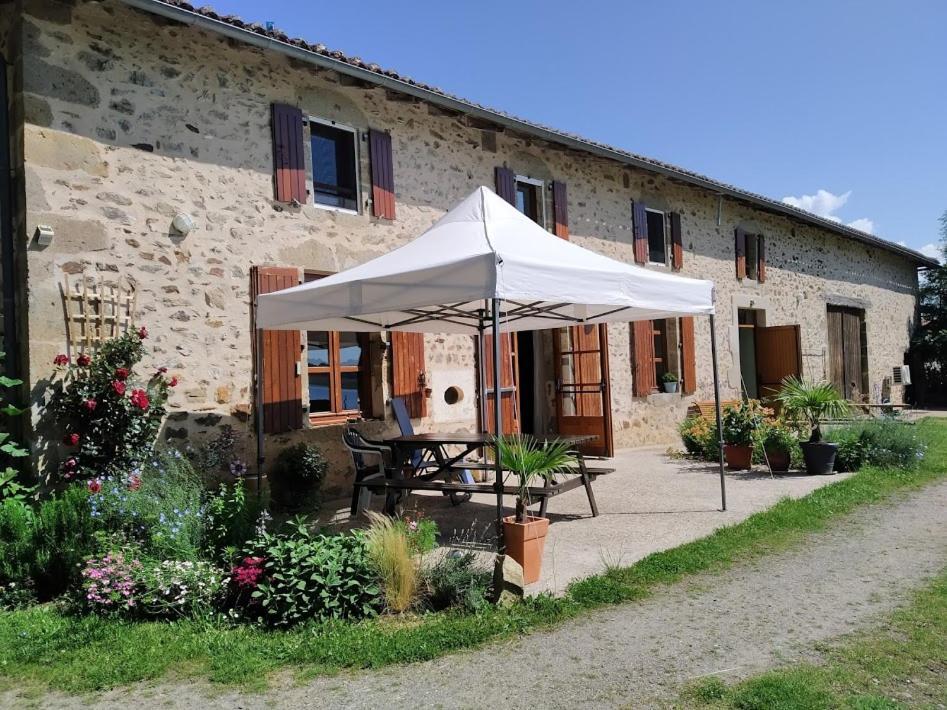 La Tribu De Lavaud Bed & Breakfast Saint-Quentin-sur-Charente ภายนอก รูปภาพ