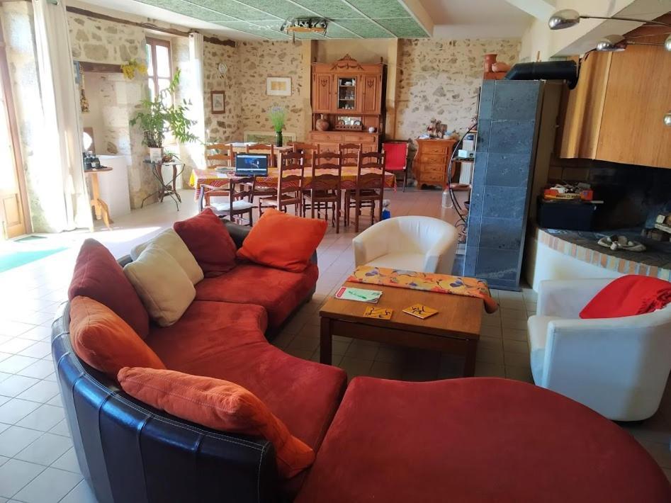 La Tribu De Lavaud Bed & Breakfast Saint-Quentin-sur-Charente ภายนอก รูปภาพ